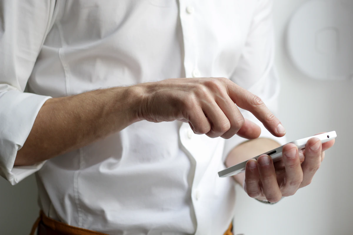 Person holding a phone